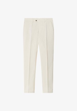 Cremfarbene, maßgeschneiderte Hosen mit vorderen Bundfalten, Seitentaschen, Gürtelschlaufen und einem braunen Knopfverschluss am Bund.