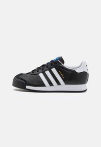 Neselectat, core black/footwear white/blue