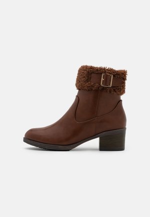 WINTER BOOTIES - Botines - cognac