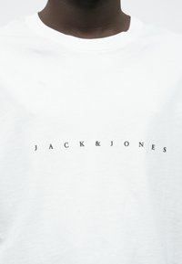 Jack & Jones JJESTAR TEE - Tričko s potlačou - white