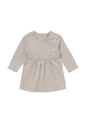 Helles beigefarbenes Baby-Kleid mit langen Ärmeln, runder Ausschnitt und Druckknopfverschluss an der Vorderseite.