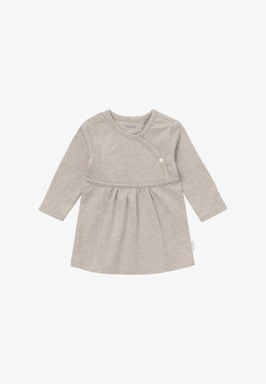 Helles beigefarbenes Baby-Kleid mit langen Ärmeln, runder Ausschnitt und Druckknopfverschluss an der Vorderseite.
