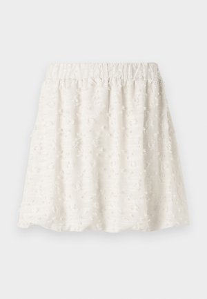 Baltā teksturētā svārku ar elastīgu jostu, kas izceļas ar paceltām ziedu rakstiem un mīkstu, vieglu audumu.