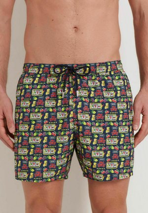 Pantaloni da bagno da uomo con sfondo blu navy e motivi a tema casinò multicolori, inclusi fruit machines, frutta e stelle. Vita elasticizzata con cordino.