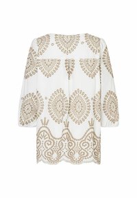 Witte blouse met gouden borduursel met cirkelvormige en paisleypatronen, driekwartmouwen en een golvende zoom.