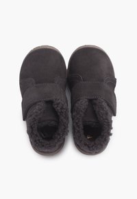 Pisamonas TIRA ADHERENTE - Zapatos de bebé - gris oscuro