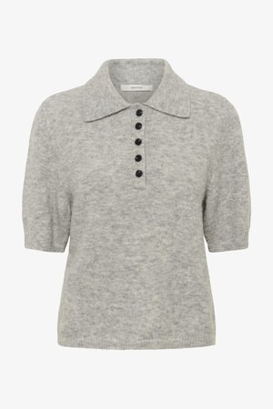 Lys grå kortermet strikket polo-genser med fem svarte knapper og spiss krage.