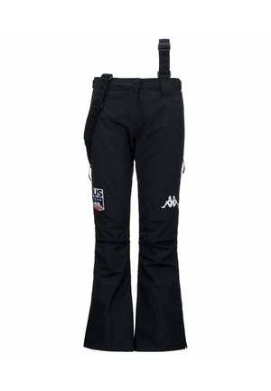 Pantaloni da sci neri con bretelle regolabili, dotati di una toppa con la bandiera degli Stati Uniti e il logo Kappa. Tessuto liscio, gambe svasate con cerniere alle caviglie.