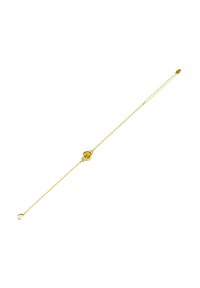 Armreif in Goldfarbe mit einem zentralen runden Element, das mit einem gelben Edelstein besetzt ist, verbunden durch eine zarte Kette und einem verstellbaren Verschluss.