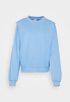 Hellblaues Sweatshirt mit langen Ärmeln, gerippten Bündchen, Saum und Rundhalsausschnitt, vor einem schlichten weißen Hintergrund präsentiert.