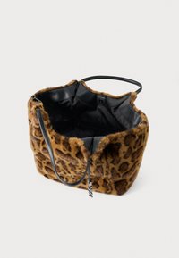 Tote-Bag aus Kunstfell mit Leopardenmuster und schwarzen Ledergriffen. Geräumiges Innenfach mit Reißverschlussfach und Druckknopfverschluss. Weiche Textur und runde Form.