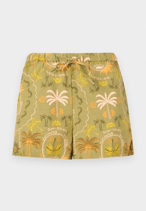 Olivzaļas šorti ar elastīgu vidukli un auklu, rotāti ar oranžiem un dzelteniem palmas koku un ziedu rakstiem, kā arī tekstu "sun" un "soleil".