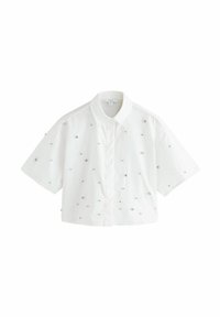Chemise blanche raccourcie à manches courtes, ornée de détails en argent dispersés et dotée d'un col classique, fabriquée en coton léger.