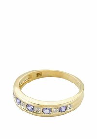 Anello in oro con pietre alternate viola e trasparenti in incastonatura a canale, finitura liscia e larghezza uniforme.