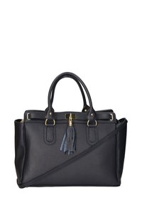 Sac à main en cuir noir avec finition texturée, double poignée supérieure, bandoulière amovible et quincaillerie dorée. Comprend un pompon décoratif.