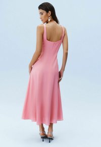 Next MIDI - REGULAR FIT - Vapaa-ajan mekko - pink