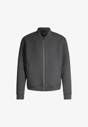 Dunkelgraue Zip-Up-Bomberjacke mit langen Ärmeln, Fronttaschen und einem gerippten Kragen, Bündchen und Saum, vor einem weißen Hintergrund präsentiert.