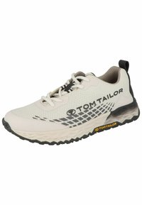 Scarpa da corsa leggera in rete beige con dettagli neri. Presenta una suola testurizzata, un logo a contrasto e un colletto imbottito per il comfort.