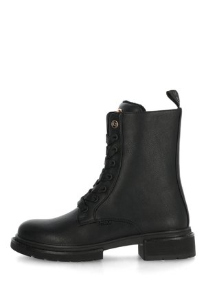 Bottes de cheville en cuir noir avec un bout rond, un laçage sur le devant et une finition texturée. Elles présentent un accent doré et une languette à l'arrière.