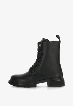 Bottes de cheville en cuir noir avec un bout rond, un laçage sur le devant et une finition texturée. Elles présentent un accent doré et une languette à l'arrière.