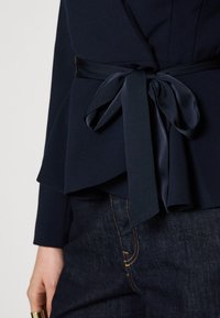 Thumbnail Image 9