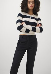 Tommy Hilfiger CORE FLARED PANT - Püksid - dark blue