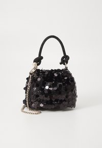 Mini borsa a tracolla nera in paillettes con una tracolla texturizzata annodata e catena argentata. Forma rotonda con parte superiore arricciata e dettagli riflettenti.