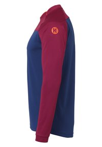 Langærmet skjorte med blå krop og maroon ærmer, lavet af et glat stof. Orange logo på venstre arm og ribbede manchetter.
