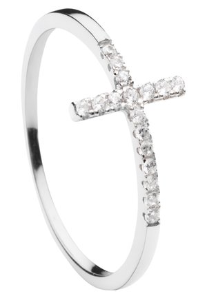 Silberring mit einem Kreuzdesign, besetzt mit klaren Edelsteinen, der ein glattes Band und eine reflektierende Oberfläche zeigt.