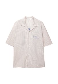 Camicia a maniche corte con bottoni di colore beige chiaro con sottili righe color porpora. Presenta una tasca applicata e dettagli di testo ricamati.