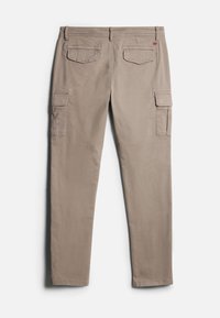 Beige cargobroek van katoen, met twee zijzakken, twee achterzakken, een rechte pasvorm en een soepele textuur.