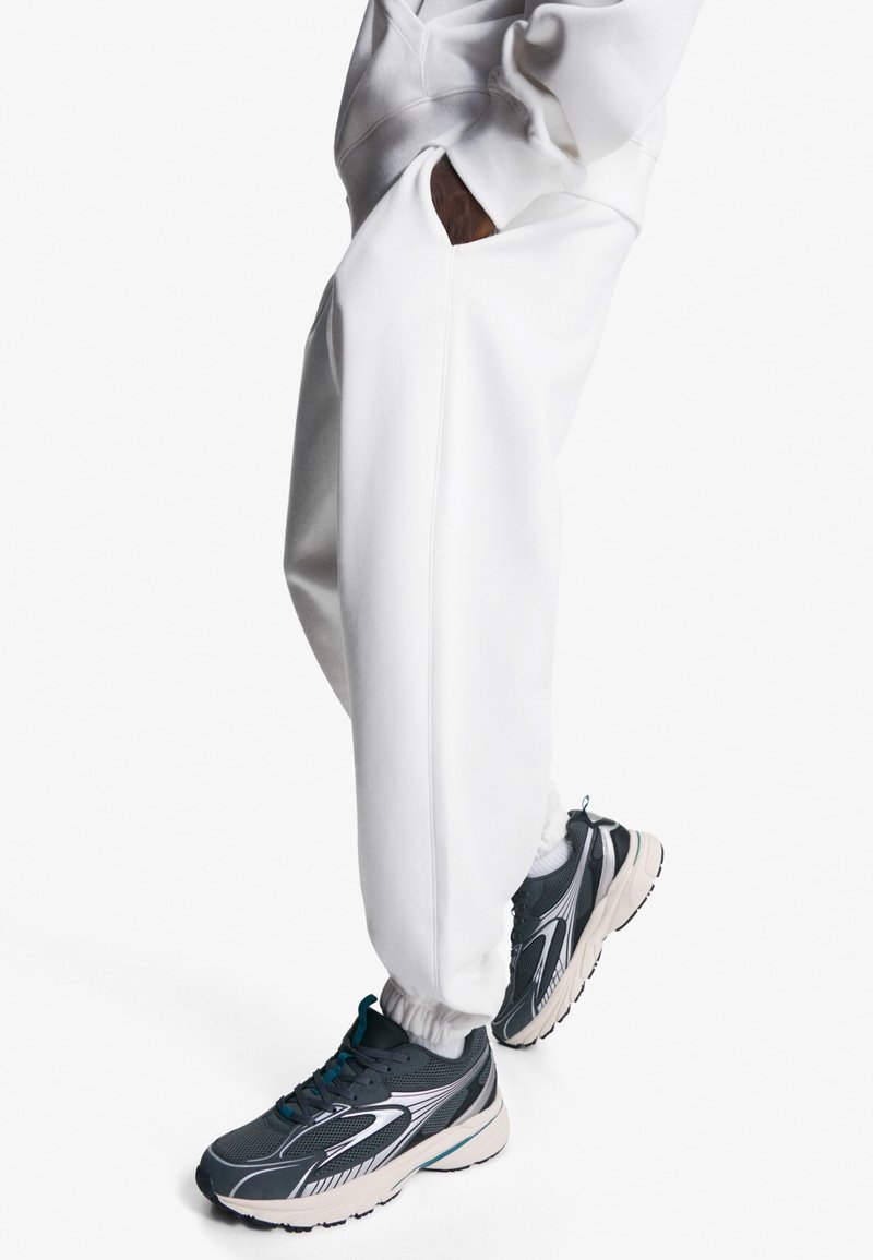 Bershka MULTI-PIECE - Sneakers - grey