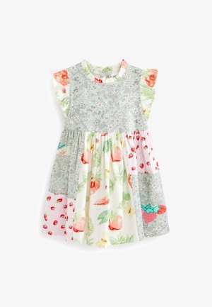 Robe pour tout-petit avec motifs mixtes de fleurs et de fraises, manches à volants et encolure à volants dans des couleurs pastel.
