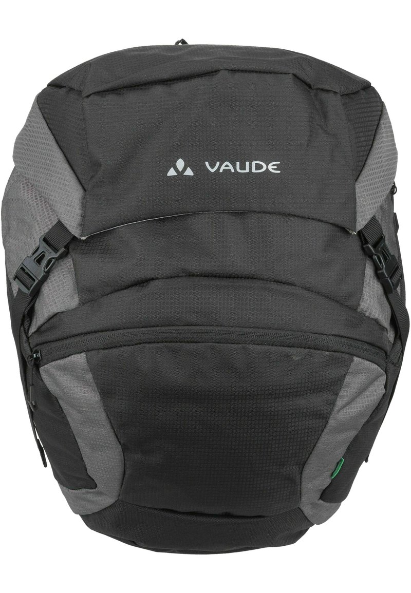 Zaino nero e grigio con un design tessurizzato, spallacci regolabili, pattina superiore e molteplici scomparti con zip. Logo VAUDE in evidenza.