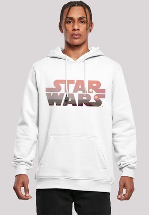 Hvit hettegenser med en stor, flerfarget "STAR WARS"-logo. Inkluderer frontlomme, snor til hetten og ribbestrikkede mansjetter.