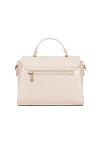 Borsa beige strutturata realizzata in pelle liscia, con manico superiore, pattina frontale, tasca con zip e dettagli in hardware dorato.