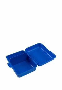 Lunch box di plastica blu con due scomparti e un coperchio a cerniera, caratterizzato da superfici lisce e angoli arrotondati. Nessun motivo o ferramenta visibile.