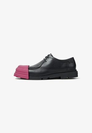 Camper, JUNCTION - Volnočasové šněrovací boty - panna negro/junction magenta-negro
