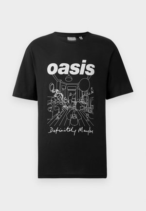 Svart bomull T-skjorte med hvit grafisk utskrift av en romscene med mennesker, og tekst som sier "oase" og "Definitely Maybe" under.