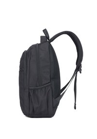 Zwarte rugzak met een stevige stoflichaam, meerdere ritscompartimenten, een mesh-zijvak en gewatteerde verstelbare schouderbanden.