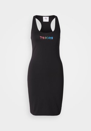 Rochie neagră, ajustată, dintr-un material moale, cu text multicolor „Aceasta este Lava” la piept, cu decolteu rotund și fără mâneci.