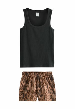 Schwarzes, ärmelloses, geripptes Tanktop kombiniert mit braunen Shorts mit Leopardenmuster und elastischem Bund, flach auf weißem Hintergrund dargestellt.