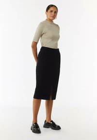 comma AUS BOUCLÉ - A-Linien-Rock - schwarz