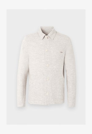 Šviesiai smėlio spalvos kasdienė užsegama striukė su subtiliu horizontaliu dryžuotu raštu, ilgomis rankovėmis, apykakle ir priekinėmis kišenėmis.