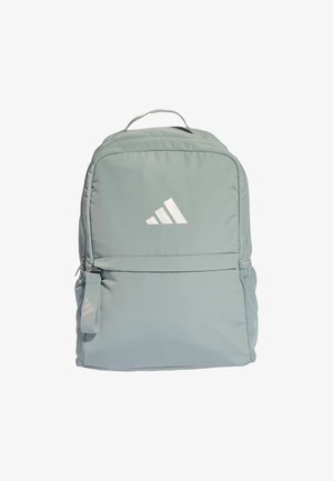 Svijetlozelena tkanina ruksak s prednjim džepom, zatvaranjem na patentni zatvarač i bijelim Adidas logom. Ima mrežasti bočni džep i ručku na vrhu.
