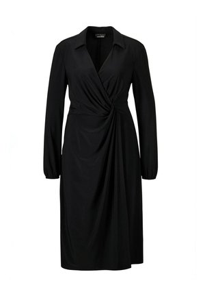 Schwarzes langärmliges Kleid mit kragenähnlichem Ausschnitt, verdrehtem Frontdetail und drapierter Stoff. Weiche Textur, knielanges Design.