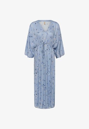 Robe maxi bleue claire à motif floral avec encolure en V, manches ballon et ceinture à nouer ajustable.