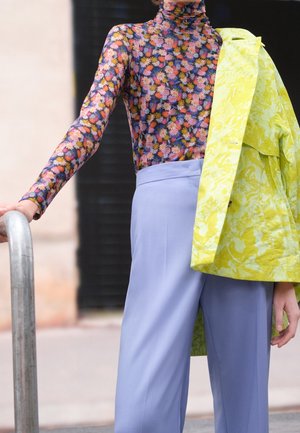 Top s dlouhým rukávem - mottled red