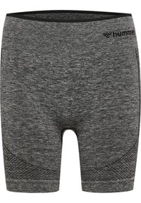 Pantaloni sportivi grigi realizzati in un tessuto testurizzato, con una vita nera e dettagli in rete sui lati per la traspirabilità.