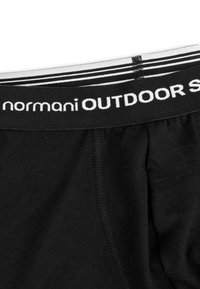 Schwarze Baumwoll-Boxershorts mit einem weißen, mit Logo versehenen Bund und grauer Linie, glatter Textur und klassischem Schnitt.